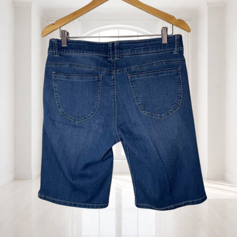 Dana Buchman Slimming Bermuda Jean Shorts Size 8 Stretch Mid Rise - Picture 2 of 13